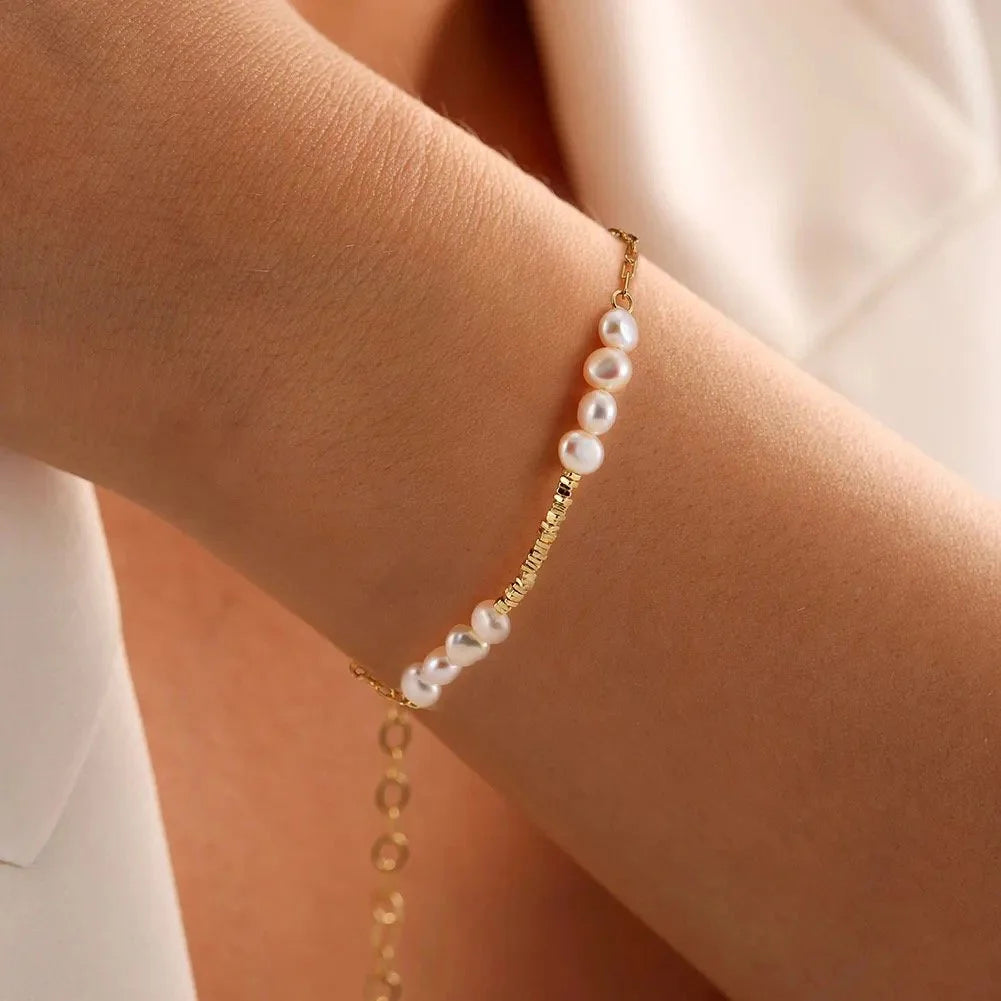 Minimalistisches barockes Süßwasserperlenarmband – 14K vergoldetes 925er Silber